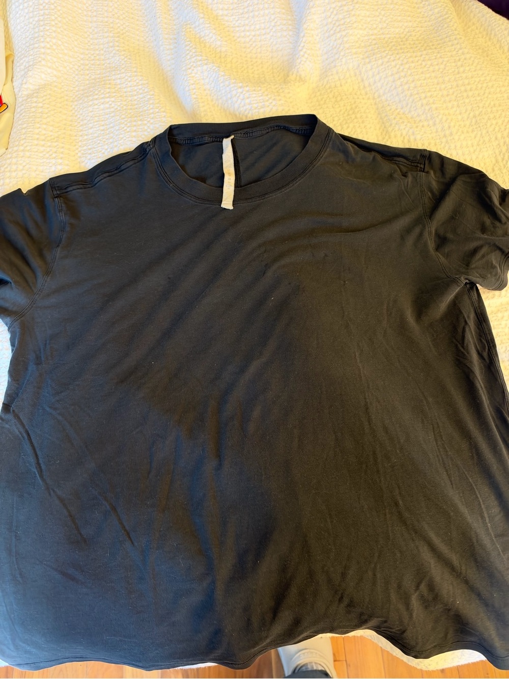 Women’s black lululemon tshirt